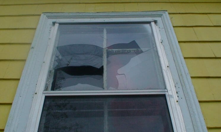 Landlord left hanging by Dal students