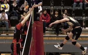 Dal - UNB 3 Player of the game Kenneth Rauwerda beats the UNB block. Photo by Andrew Meade via the Brunswickan