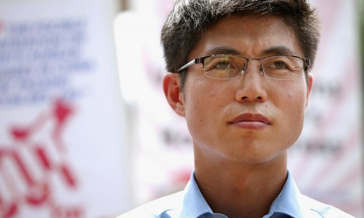 Shin Dong-hyuk visits Dal