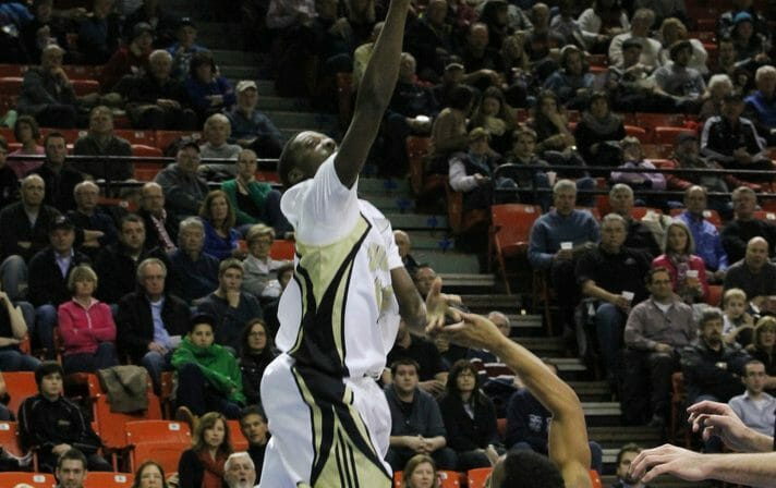 Mid-season turnaround falls short for men's basketball