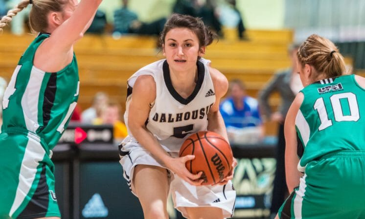 Women’s basketball split series vs. UPEI