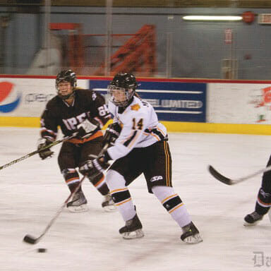 Women's hockey. Photo by Alice Hebb