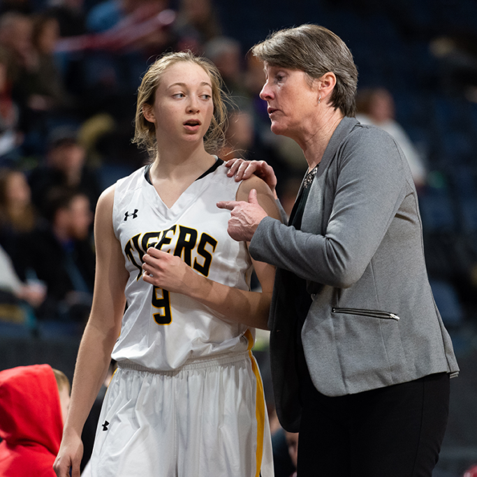 Anna Pendergast-Stammberger (right) coaches at the Dalhousie Fieldhouse in Halifax, Nova Scotia, during the 2018-19 season. (Image courtesy of Dalhousie University Archives)