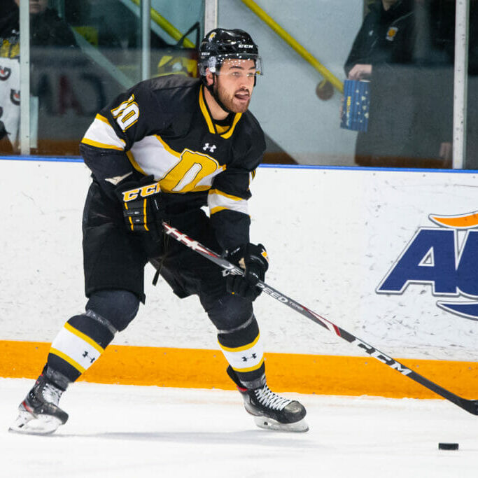 AUS Men's Hockey - Dalhousie Tigers vs SMU Huskies AUS Men's Hockey - Dalhousie Tigers vs SMU Huskies - Halifax Forum, Halifax, Nova Scotia - January 10, 2020. (Trevor MacMillan/Dal Tigers)