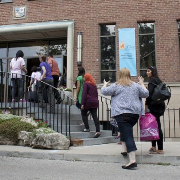 Students and parents at Loretto on moving day (photo by Carolyn Levett, The Varsity)