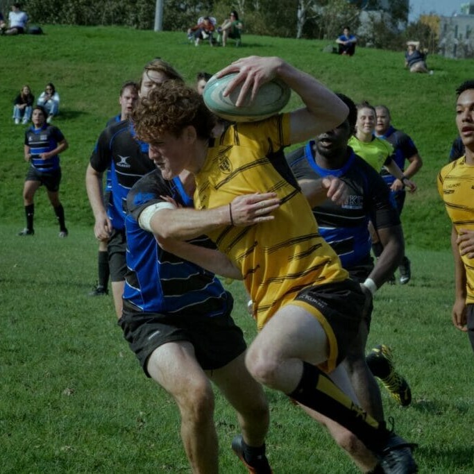Dal player makes his way past the King's defence in their friendly game // Photo by Yonatan Roling