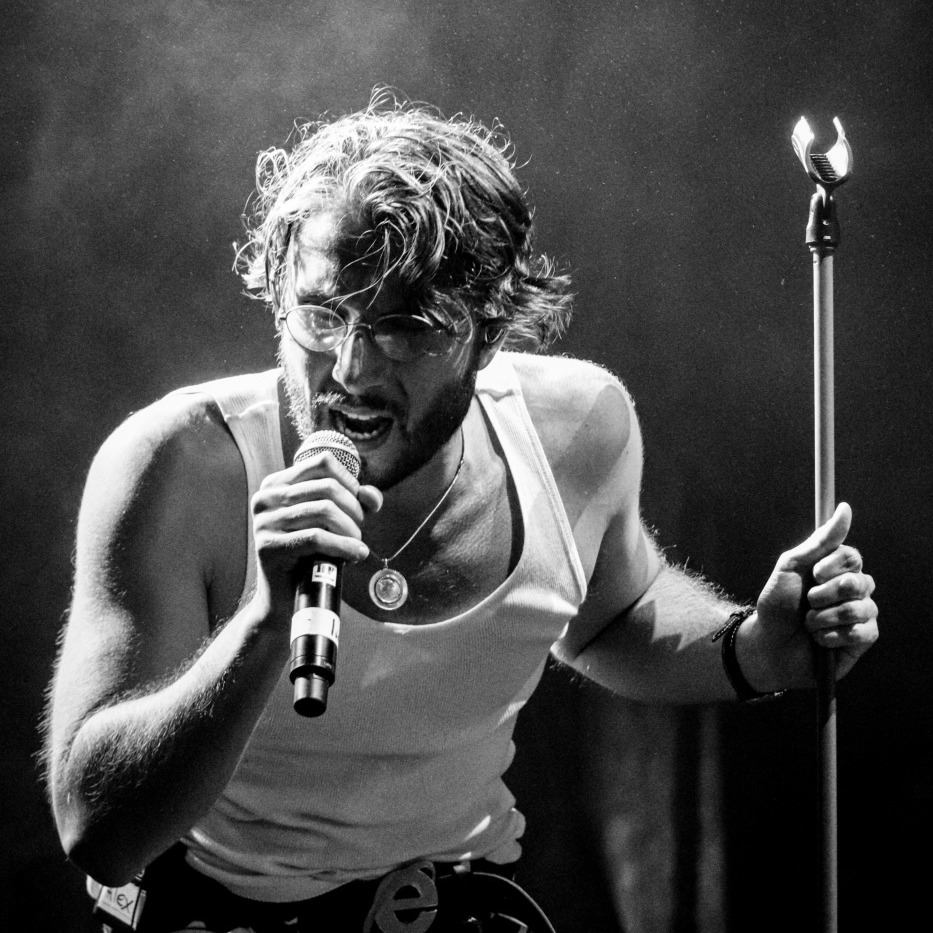Artist BBNO$ performs on the Dalhousie University quad in Halifax, Nova Scotia, at DalFest on Friday, Sep. 5, 2025. (Rachel Bass/The Dalhousie Gazette)
