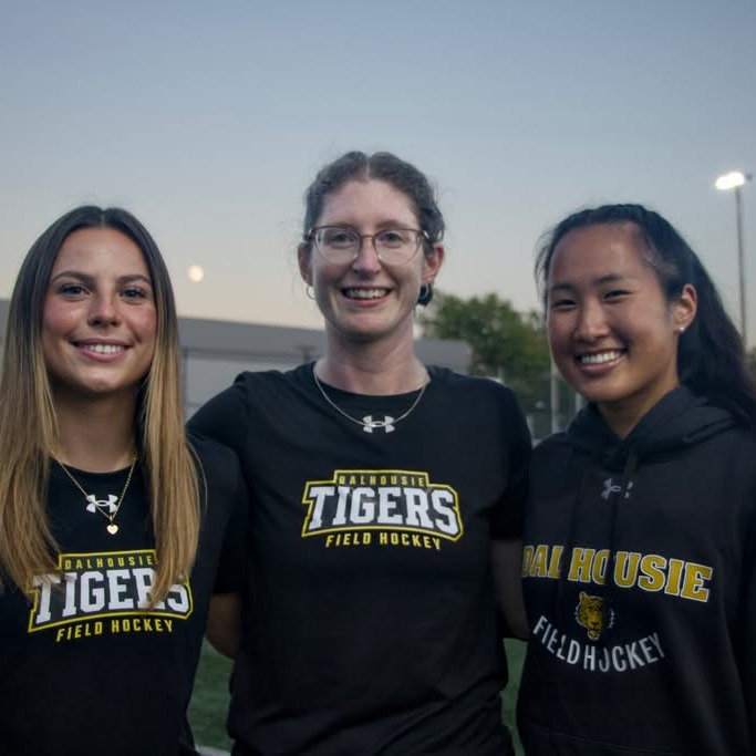 Dalhousie Tigers field hockey players warm up at Wickwire Field in Halifax on Sept. 24, 2026. (Ferris Kerr/The Dalhousie Gazette)