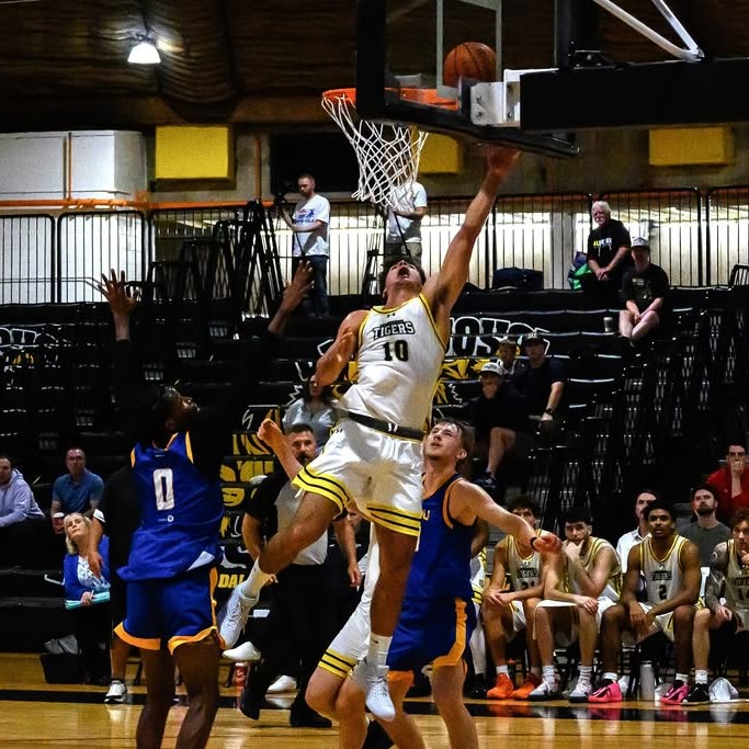 Ritzand drives the hoop, scoring his fifth point in a single minute of game action at the Dalplex Fieldhouse on Oct. 4, 2026. (Ian Seckler/The Dalhousie Gazette)