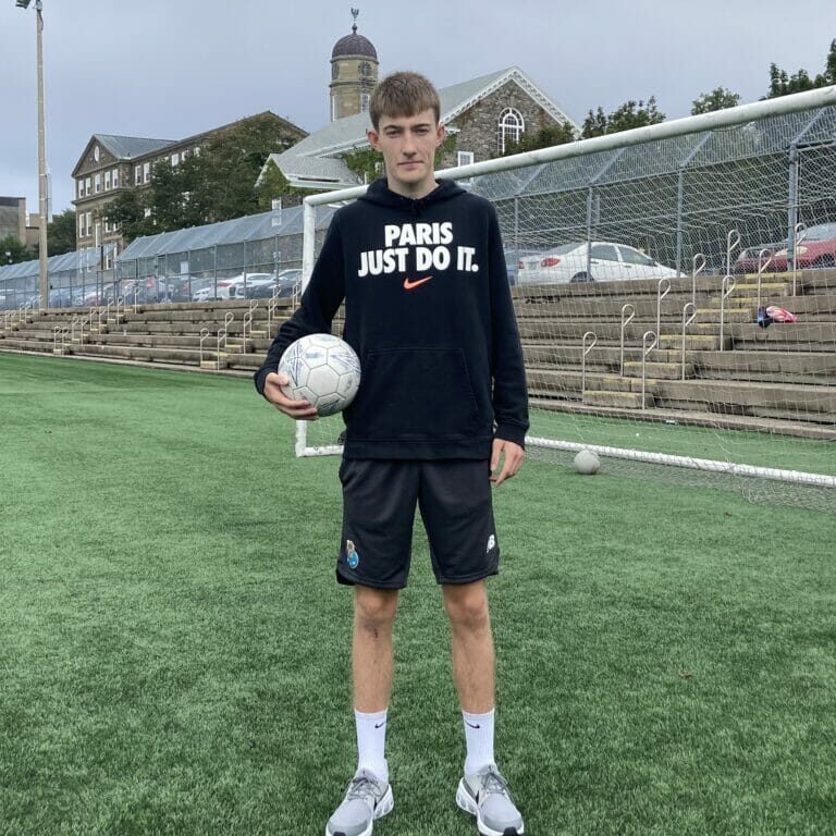 Hometownish midfielder1_Luke Dyment