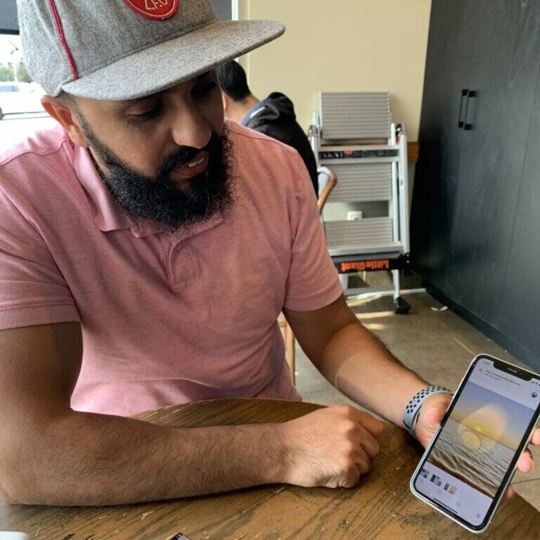 Image by Giancarlo Cinnini - Badr Mansour shows a picture of Libya from his phone.