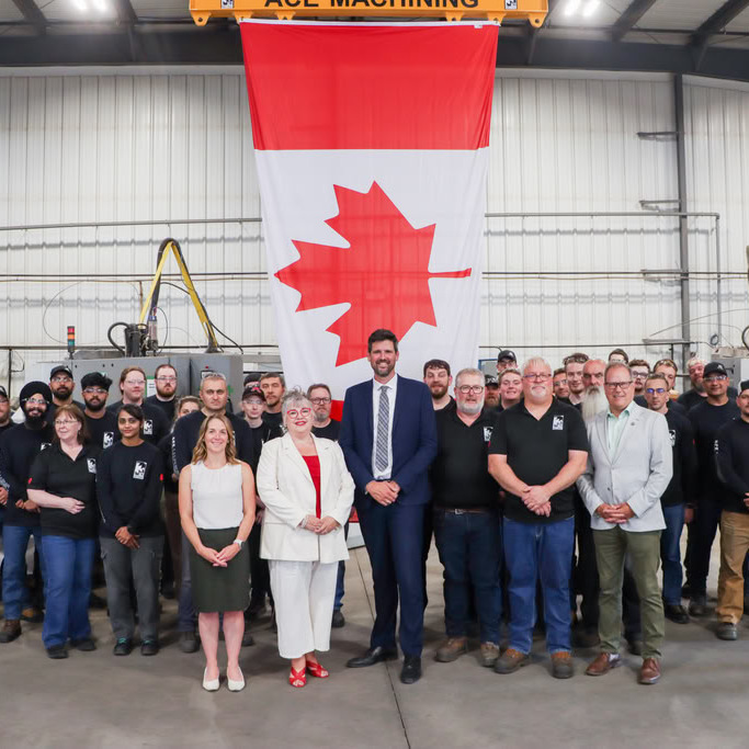 Sean Fraser, other speakers and workers from Ace Machinery in Dartmouth, Nova Scotia on Sept. 2, 2026. (Lukas Kohler/The Dalhousie Gazette)
