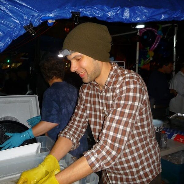 Phil Boydelatour washing supper dishes at Zuccotti Park Oct. 11. Photo by Katrina Pyne.