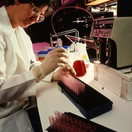 Women comprise 20% of the NSE workforce. Photo by Jack Dykinga via USDA ARS.
