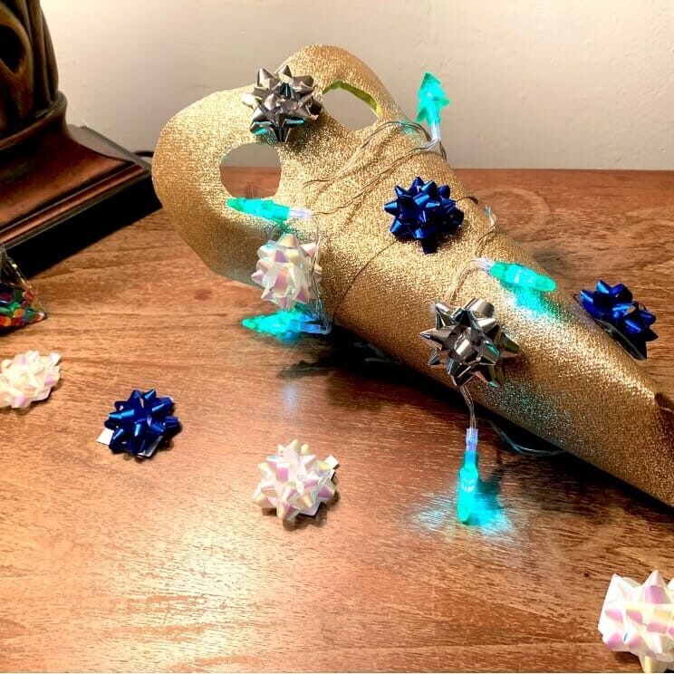 Bottom right: No holiday outfit is complete without this festive accessory. (Photo by Mandy King)
