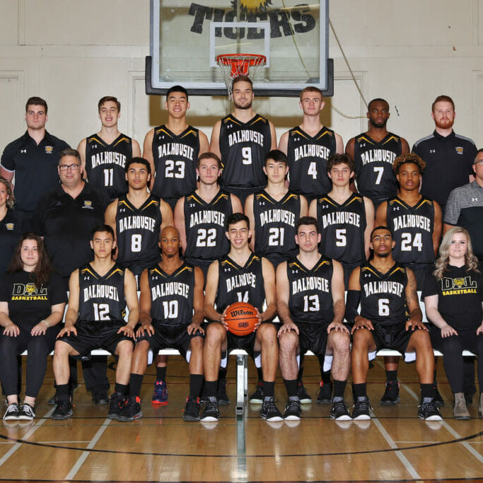 Preparingfortheplayoffs_ProvidedbyDalhousieAthleticsandRecreation In this image: Dalhousie's men's basketball team.