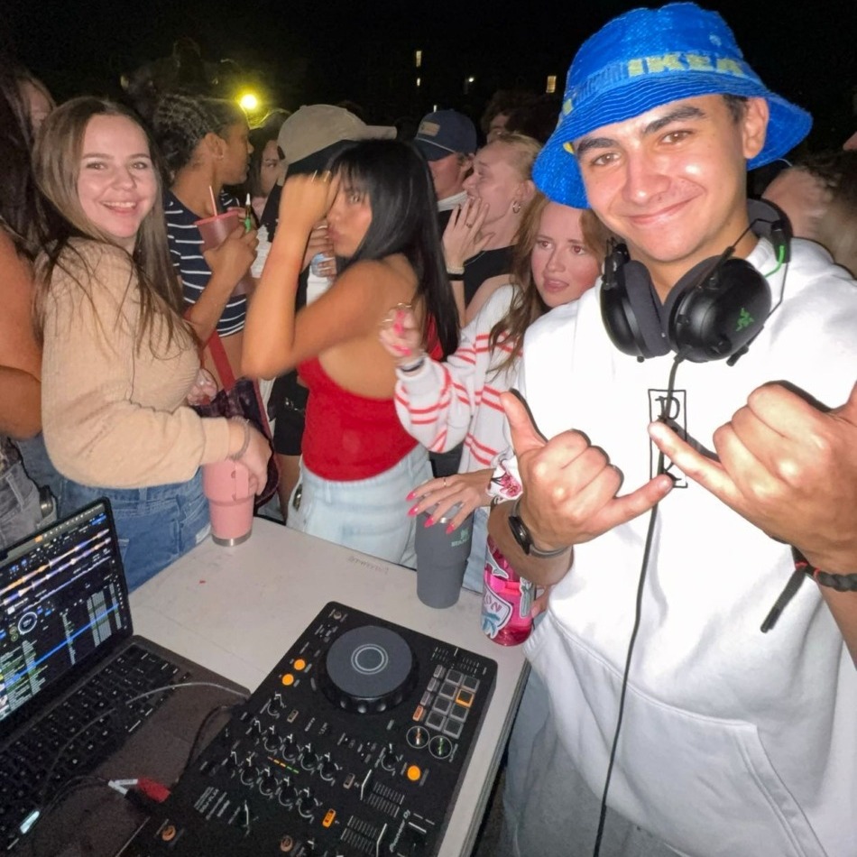 Quad DJ 2 First-year Dalhousie student DJ Atlas plays a show on the quad in Halifax, Nova Scotia, on Saturday, Sept. 20, 2025. (Image courtesy of DJ Atlas)