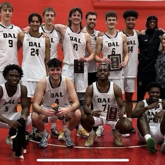 The Dal men's basketball team posing together after their 3-0 weekend in Montreal. Image credit: Dal men's basketball team on Instagram 