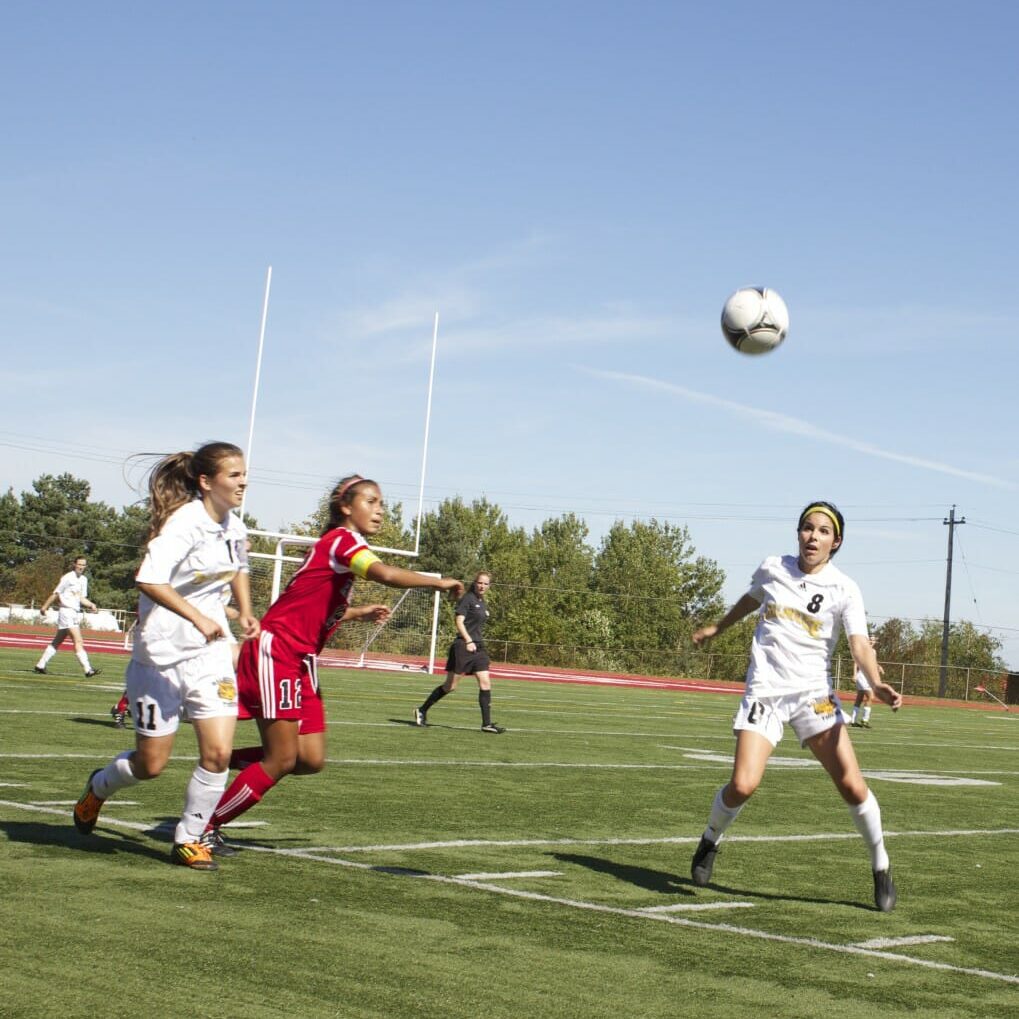 Victoria Parkinson (8) waiting to play the ball.