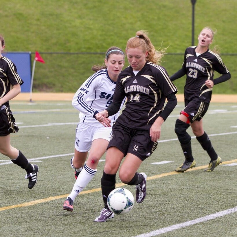 Megan Wilcox (14) looks for support (photo by Erica Roberts via St. FX Athletics)