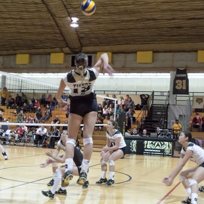 Louise Facca led her team with 19 kills. (David Munro photo)