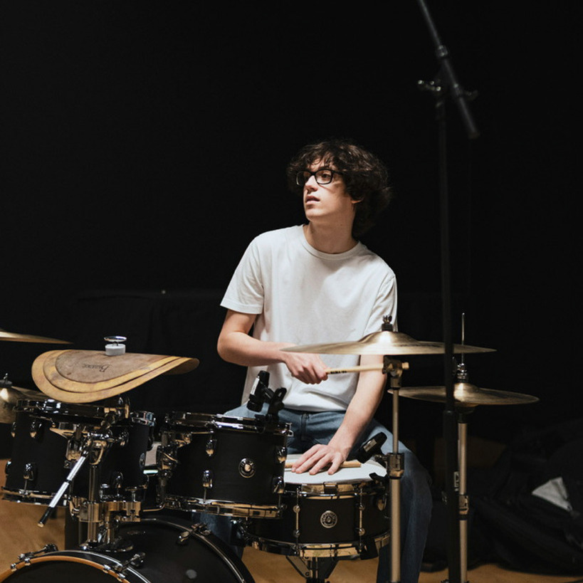 Kierstead playing at Cafe Byron with a band called After Hours on Dec. 12, 2025. (Image courtesy of Chloe Cawley)
