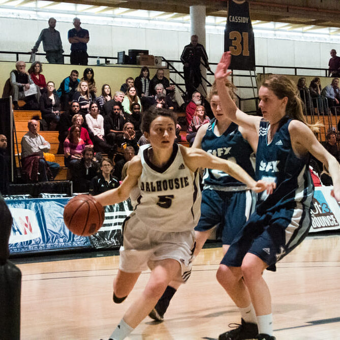 Courtney Thompson (5) driving to the lane against the X-Women. (Photo by Kit Moran)